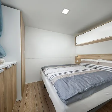 אתר קמפינג Albatross Mobile Homes On Laguna Village *